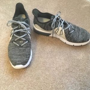 EUC Nike Air Max 10.5 Grey White Green Sneakers